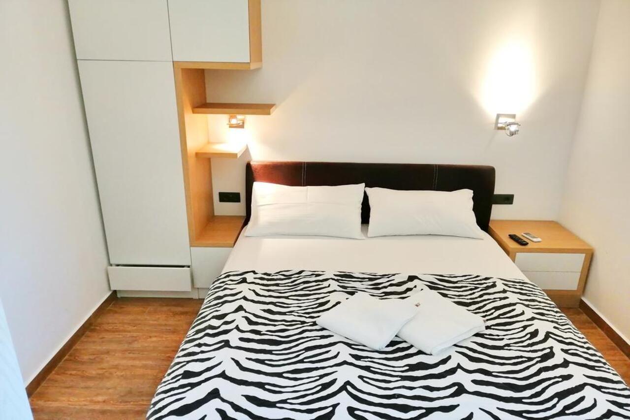 Sea Breeze Lux Apartments Будва Екстериор снимка