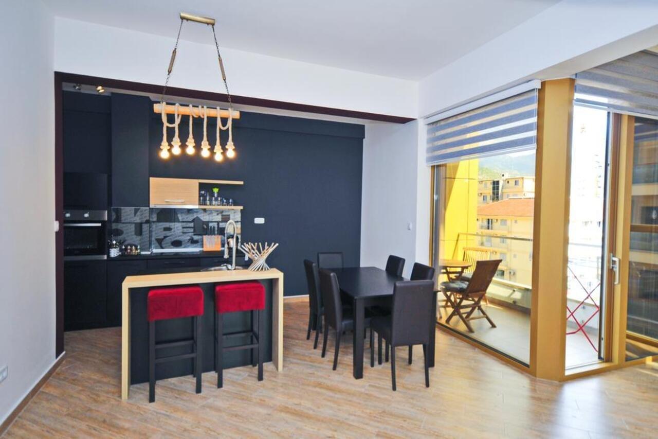 Sea Breeze Lux Apartments Будва Екстериор снимка