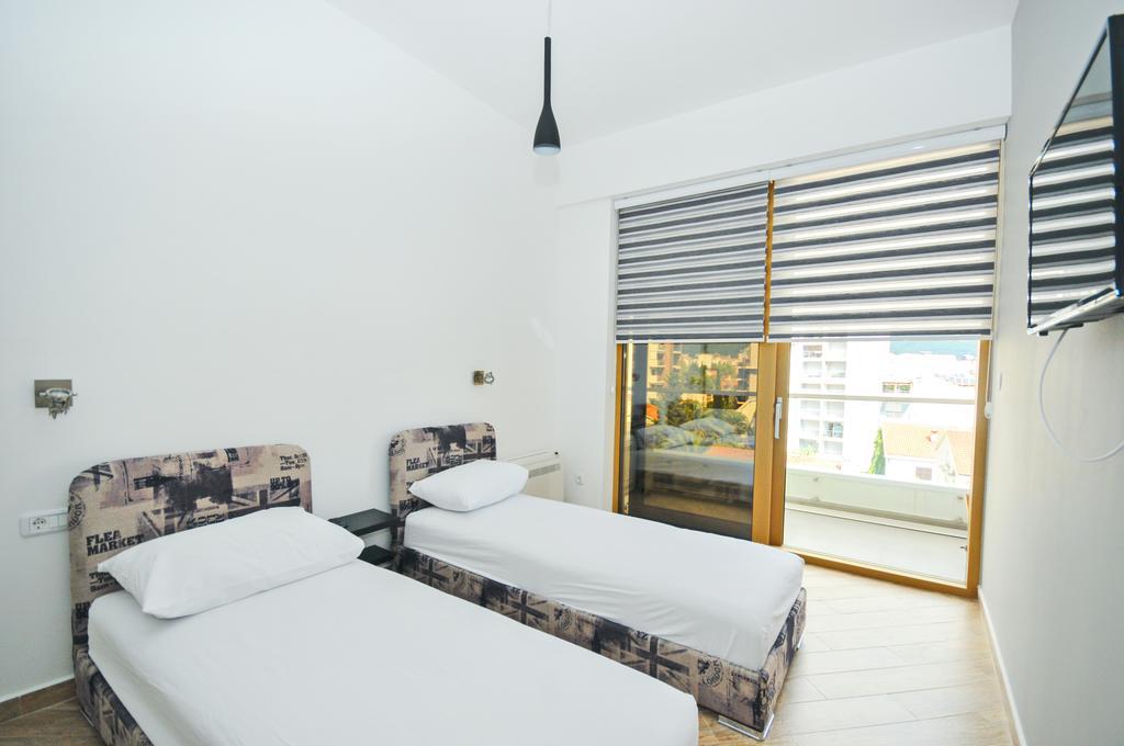 Sea Breeze Lux Apartments Будва Екстериор снимка