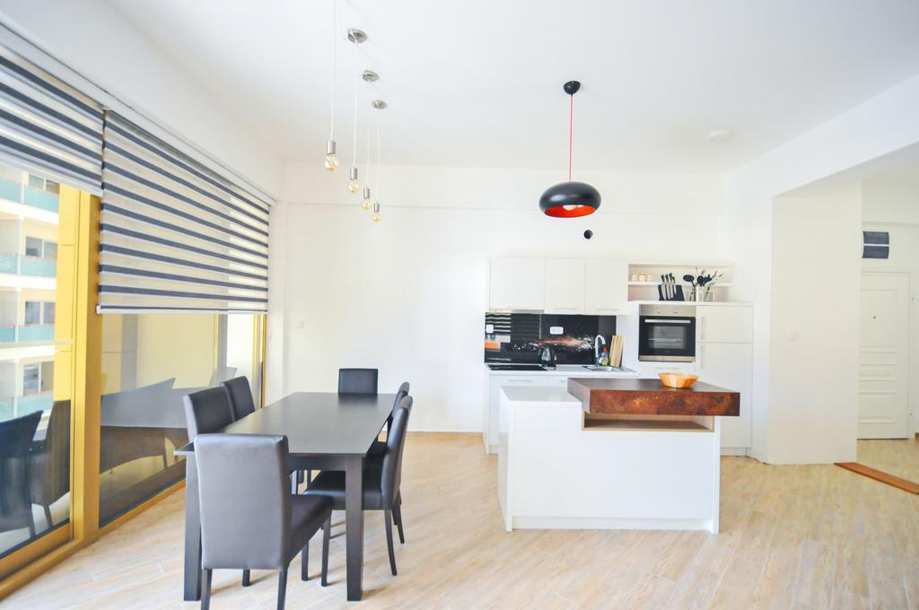 Sea Breeze Lux Apartments Будва Екстериор снимка