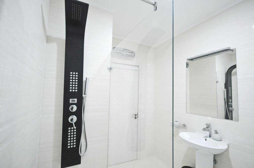 Sea Breeze Lux Apartments Будва Екстериор снимка