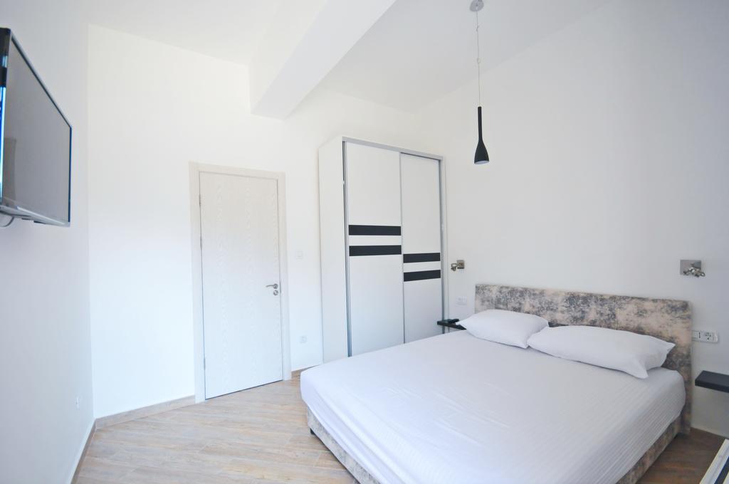 Sea Breeze Lux Apartments Будва Екстериор снимка
