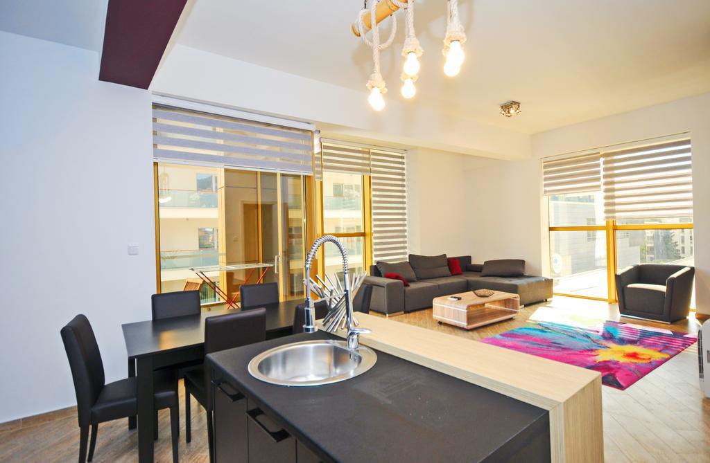 Sea Breeze Lux Apartments Будва Екстериор снимка