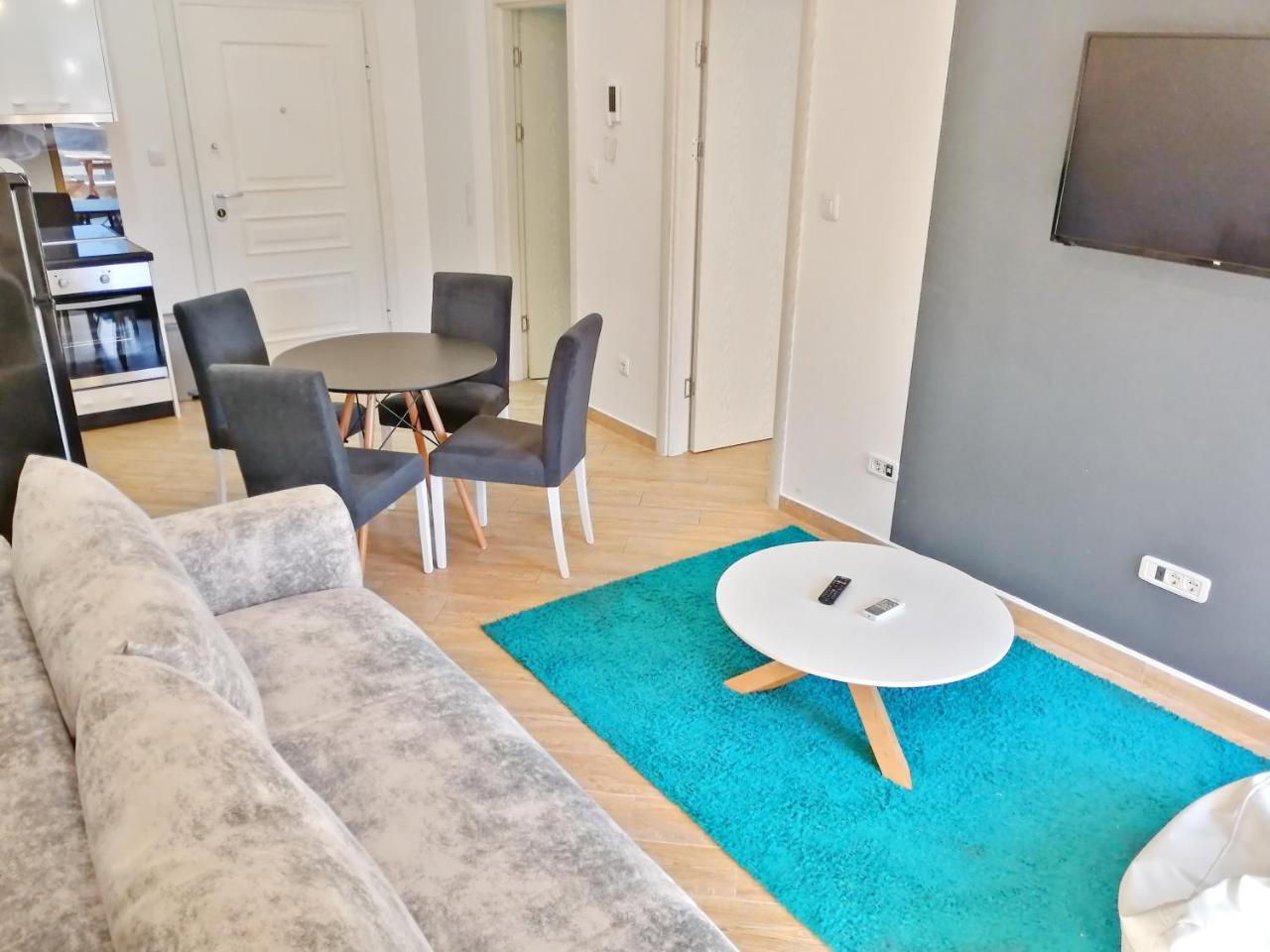 Sea Breeze Lux Apartments Будва Екстериор снимка