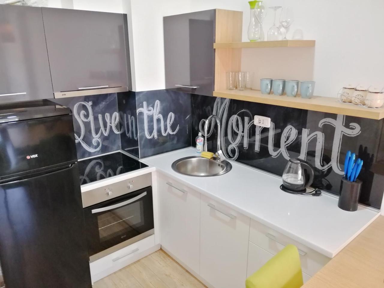 Sea Breeze Lux Apartments Будва Екстериор снимка
