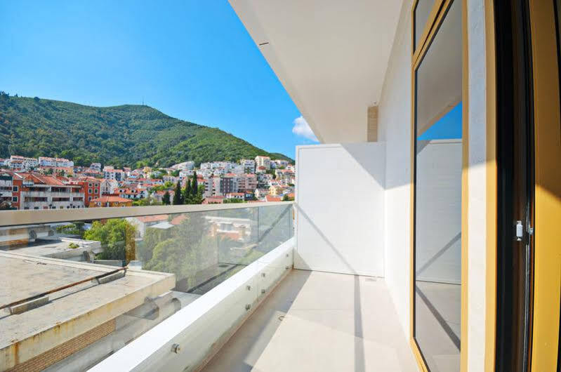 Sea Breeze Lux Apartments Будва Екстериор снимка